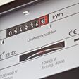 stromzähler, elektrischer strom, elektrische, energie, strom, zähler, elektrizität, stromversorgung, versorgung, kilowatt, kilowattstunden, rechnung, abrechnung, stromrechnung, strompreis, strompreiserhöhung, stromverbrauch, verbrauch, verbraucher, abschlag, abschlagszahlung, nachzahlung, haushalt, grundversorgung, tarif, tarifvertrag, strompreisvergleich, regenerativ, regenerative energie, atomstrom, windkraft, kraftwerk, stromleitung, stromleitungen, steckdose, kabel, leitung