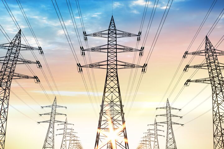 stromleitung, hochspannung, stromtrasse, energie, energiewende, öko, solar, licht, solarpanel, abend, himmel, strommast, lichtstrahlen, oberleitung, leitung, netz, stromnetz, versorgung, stromversorgung, kabel, abendhimmel, sonnenenergie, sonne, strom, erzeugung, umwelt, nachhaltigkeit, solarstrom, umweltschutz, emission, erneuerbar, nutzen, sauber, sauberkeit, qualität, banner, park, politik, wolken