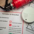 rauchmelderpflicht, rauchmelder, feuerlöscher, brandmelder, rauchentwicklung, rauch, qualm, alarm, feuermelder, lebensretter, schützen, brandschutz, rauchgas, rauchvergiftung, verpuffung, gefahr, sicherheit, versicherung, feueralarm, warnung, warnen, risiko, schutz, notfall, leuchten, sirene, sensor, zimmer, wohnung, wohnraum, feuerwehr, feuer, brand, brandverhütung, feuerversicherung, gebäudeversicherung, vorsorge, achtung, kohlenmonoxid, kohlendioxid, vergiftung