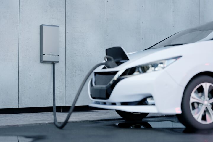 Elektrofahrzeuge können viel mehr als Strom saugen. Als Stromspeicher gewährleisten sie Versorgungssicherheit.