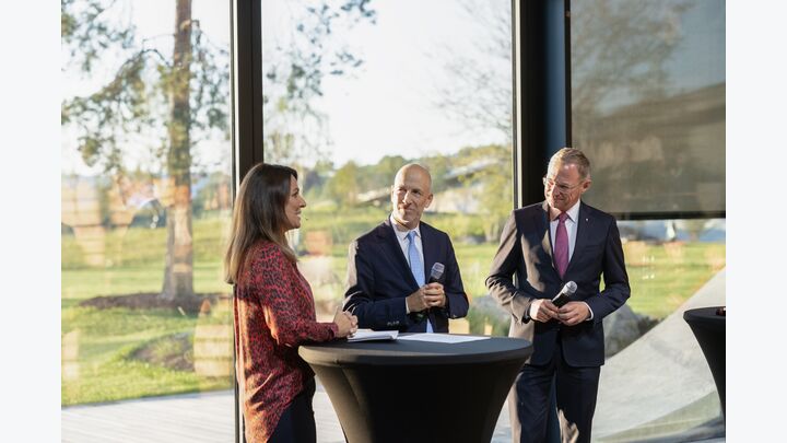 Wirtschaftsminister Martin Kocher und Oberösterreichs Landeshauptmann Thomas Stelzer zeigten sich bei der von Lisa Gadenstätter moderierten Eröffnung beeindruckt.
