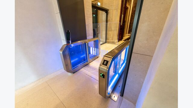 Fast Lane Zutrittsschleuse Galaxy Gate 1.1 von Wanzl mit Gesichtserkennung