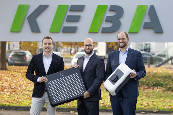 Gregor Eckhard, COO Easelink, Christian Peer, CEO KEBA Energy Automation und Gerhard Weidinger, CTO KEBA Energy Automation (v.l.n.r.)