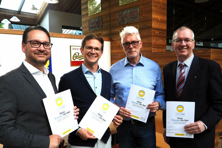 Roland Spitzhirn, Vorstand Wiener Eisfabriken, Stefan Sattler, Stadt Wien, Roland Kuras, power solution und Martin Heilinger, Volksbank Wien (v.l.n.r.)