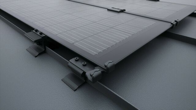Lösungen für die PV-Montage zeigt der Hersteller von Dach- und Solarsystemen aus Aluminium, Prefa.