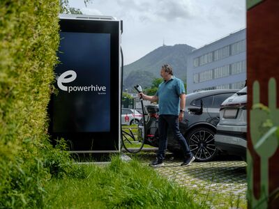© enox.energy Schnellladestation mit bis zu 300 kW Ladeleistung plus Energiespeicher mit Teilnahme am Regelenergiemarkt: enox.powerhive Pilotanlage in Salzburg.