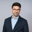 Der Autor Florian Stangl ist als Experte für Energierecht, Klimarecht und Energiegemeinschaften für die Salzburger Rechtsanwaltskanzlei Niederhuber & Partner (nhp) tätig.