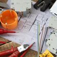 schalter, holz, stromkosten, architekturplan, bau, holzbrett, bauplan, baustelle, bauzeichnung, einrichten, elektrik, elektriker, elektrisch, elektrizität, seitenschneider, elektro, elektroingenieur, elektroinstallateur, elektroinstallation, elektrokabel, elektromonteur, elektrostecker, elektrotechnik, elektrotechniker, lüsterklemme, energie, fachmann, grundriss, steckdose, haus, holztisch, hausinstallation, renovieren, haustechnik, heimwerker, installation, installieren, kabel, leitung, montage, neubau, schaltplan, schaltpläne, schraubenzieher, tisch, spannungsprüfer, strom, stromkabel, werkzeug, zeichnung