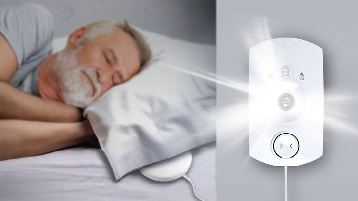 Das Hörgeschädigtenmodul Ei170RF von Ei Electronics übersetzt den Alarm eines Warnmelders in optische und haptische Signale.