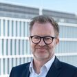 „Mit PCN und der Verwaltungsschale können Komponentenhersteller ihre Kunden über die Eplan Plattform gezielt über Nachfolgeprodukte oder z.B. wichtige Firmware-Updates informieren, die nach dem Entdecken einer Sicherheitslücke erforderlich sind“, erklärt Marco Litto, SVP Strategy & Corporate Programm bei Eplan.