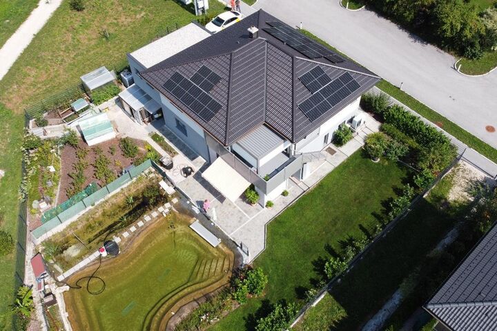 Seit Bestehen des Unternehmens setzte Denkapparat 600 PV-Anlagen um.