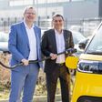 Stefan Stallinger, Technikvorstand, EVN (links) mit Peter Umundum, Generaldirektor-Stellvertreter, Vorstand für Paket & Logistik, Österreichische Post AG (rechts)