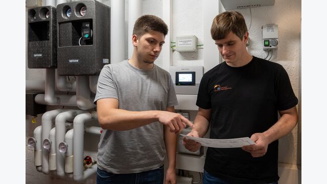 Haustechniker und Regeltechniker erarbeiteten zusammen das komplexe Wärmekonzept.