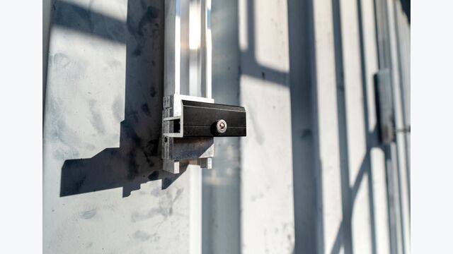 Das Montageprinzip unterstützt die kontrollierte Positionierung und Ausrichtung der Photovoltaikmodule während der Installation.
