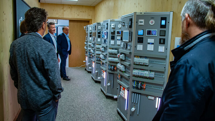 Die mobilen KNX-Schalttafeln entstanden unter Anleitung von HTL-Lehrer Josef Hubmann.