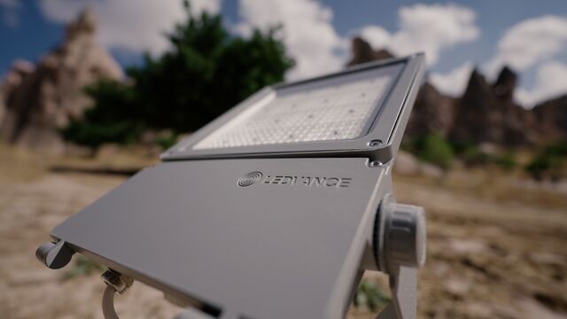 420 Floodlight Flex Flutlichtstrahler leuchten das Tal aus.