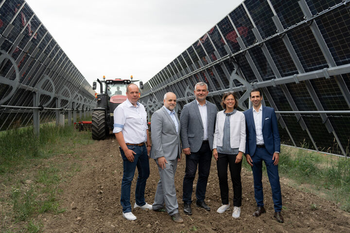 Johannes Mezgolits, Bürgermeister Donnerskirchen, Matthias Grün, Vorstandsvorsitzender Esterhazy Betriebe, Landesrat Heinrich Dorner, Silvia Angelo, Vorständin ÖBB-Infrastruktur und Stephan Sharma, CEO Burgenland Energie (v.l.n.r.)